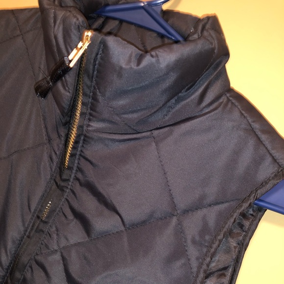 VEST - Picture 4 of 6